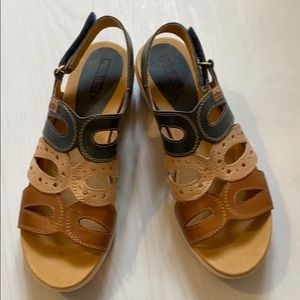NWOT Pikolinos Leather Sandals
